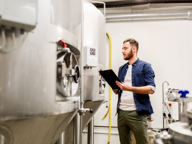Vertical vs. Side-Mount Liquid Level Switches: How to Choose the Right Orientation
