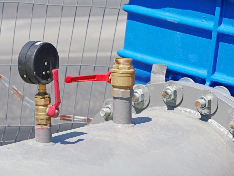 Installing Level Switches in Pressurized Tanks: A Complete Guide